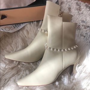 Super comfortable high-heeled white ankle boots